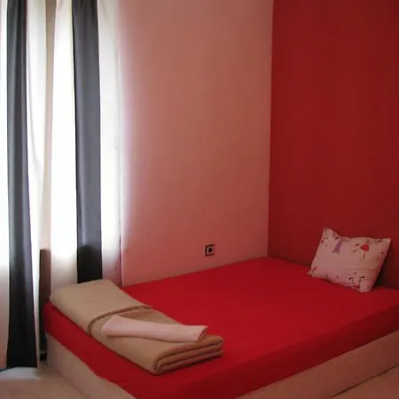 Yha Levitt Smart