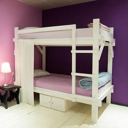 Yha Levitt Smart Sofia