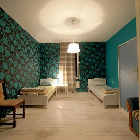 Yha Levitt Smart Sofia